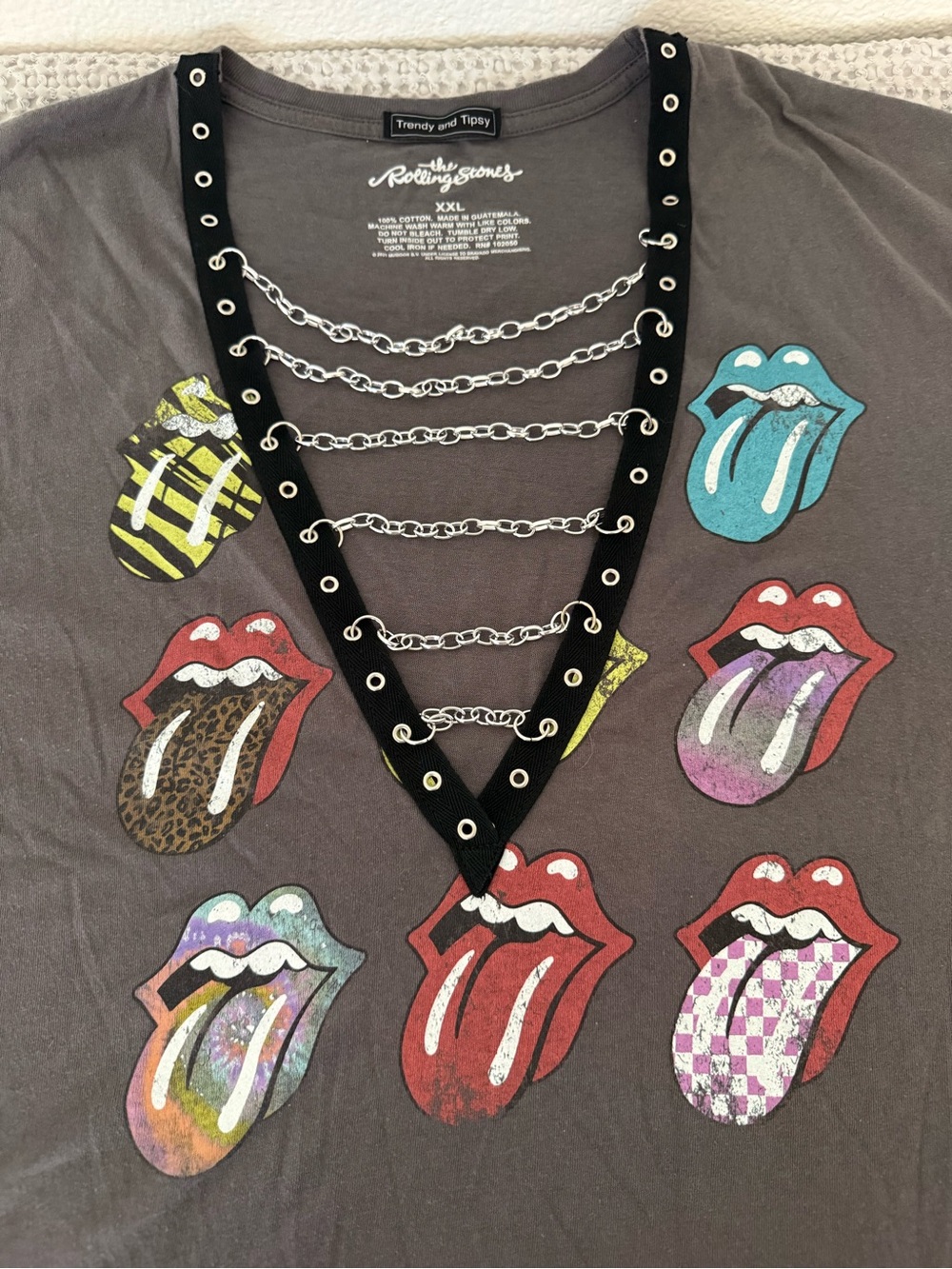 the Rolling Stones Gray V‑Neck Tee with Multicolor Tongue Graphics - Picture 5 of 6